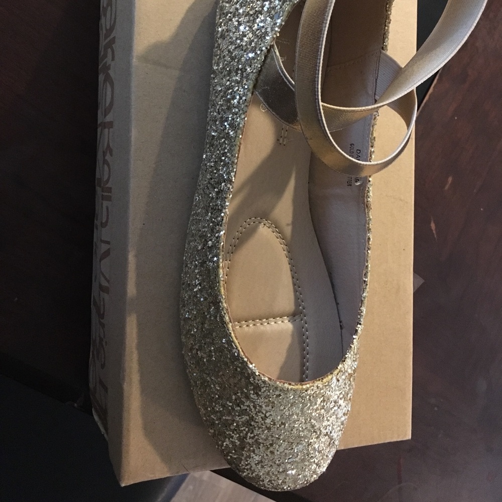 Size 8 gold flats